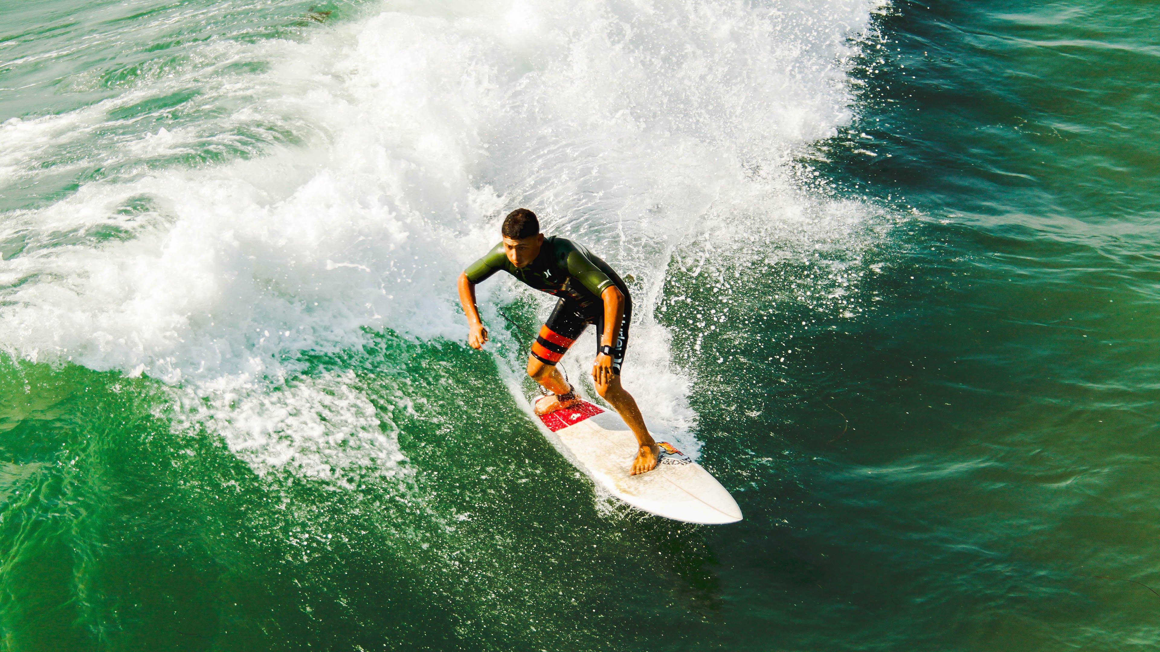 本菲卡前锋贡萨洛·拉莫斯完成致胜一球