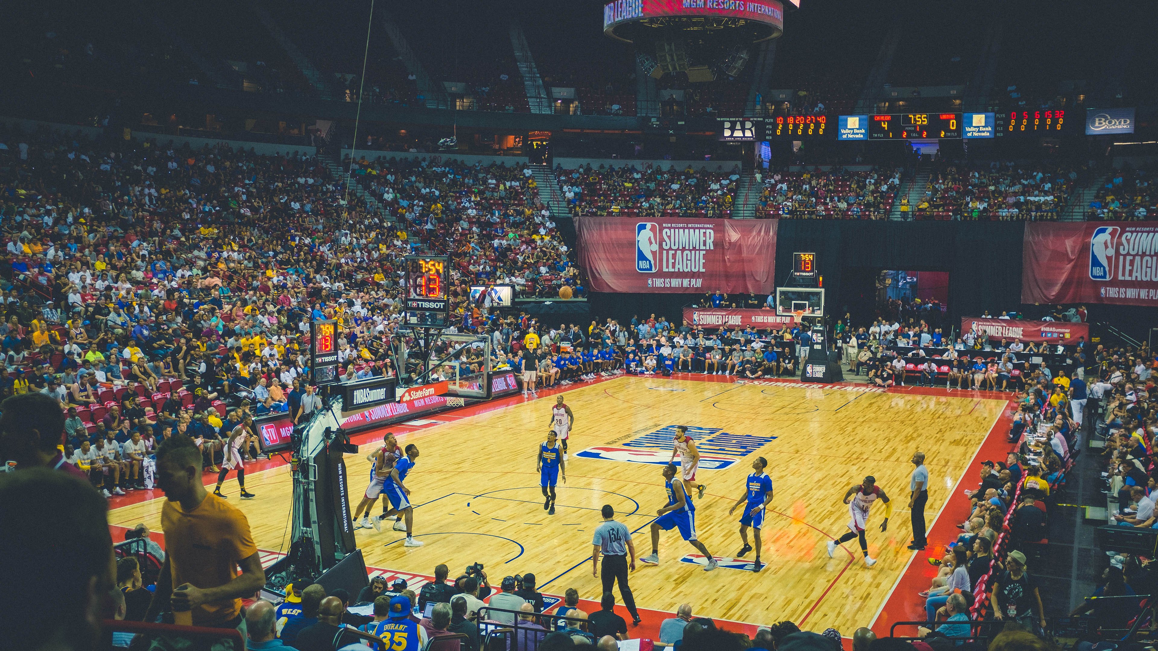 东契奇领衔狂潮!哈克斯火力全开湖人新援惊艳亮相西部格局悄然改变